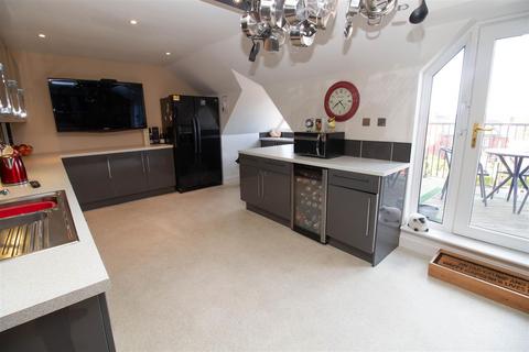 3 bedroom apartment for sale, Whitburn Terrace, East Boldon NE36