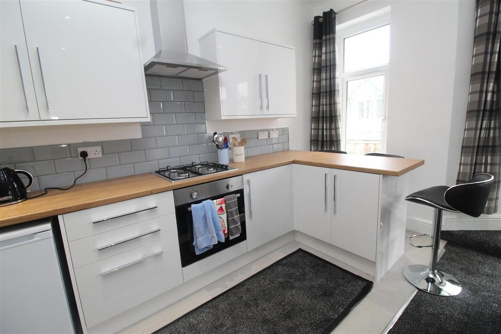 Whitchurch Road - 3 bedroom flat to rent