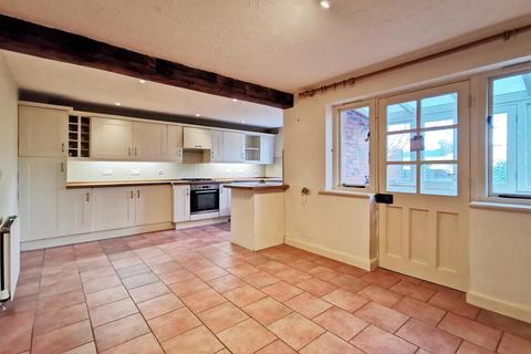 3 bedroom end of terrace house for sale - Swarbourn Court, Newborough