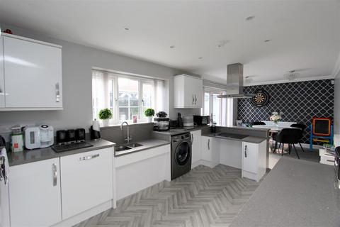 8 Dol Hyfryd, Denbigh, LL16 4PZ