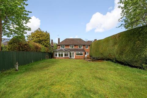 72 Haslemere Road, Liphook, GU30 7BN