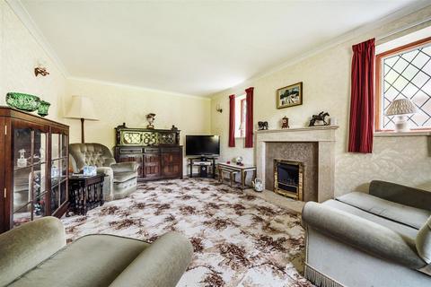 72 Haslemere Road, Liphook, GU30 7BN