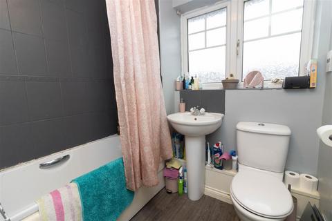 66 Forest Gate, Palmersville, Newcastle Upon Tyne, NE12 9EF