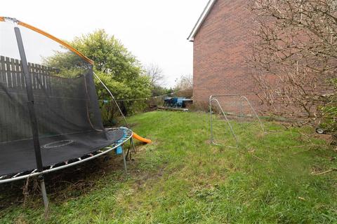 66 Forest Gate, Palmersville, Newcastle Upon Tyne, NE12 9EF