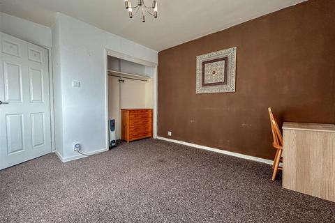 2 bedroom apartment for sale, Haydon Close, Red House Farm