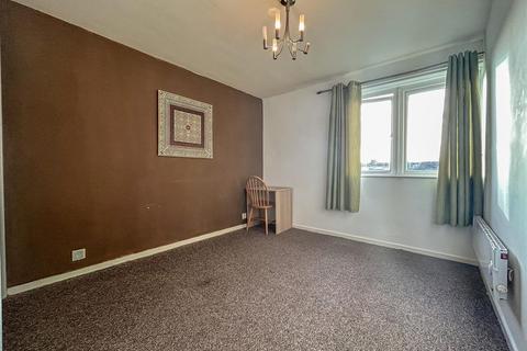 2 bedroom apartment for sale, Haydon Close, Red House Farm