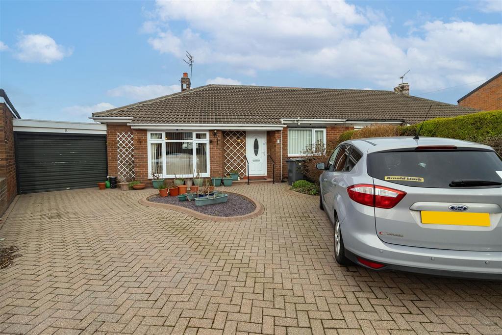 Solway Avenue, Cullercoats 2 bed semidetached bungalow for sale £300,000