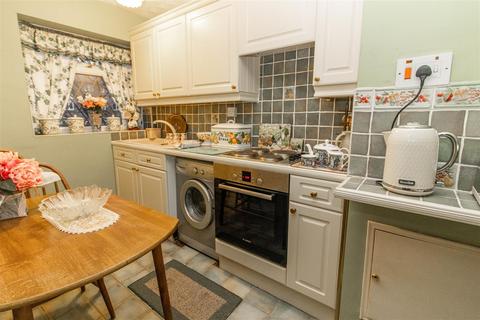 2 bedroom flat for sale, Hoylake Avenue, Newcastle Upon Tyne