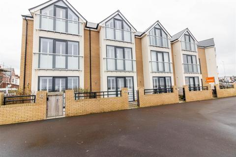 3 bedroom terraced house for sale, Empress Point, Promenade, Whitley Bay