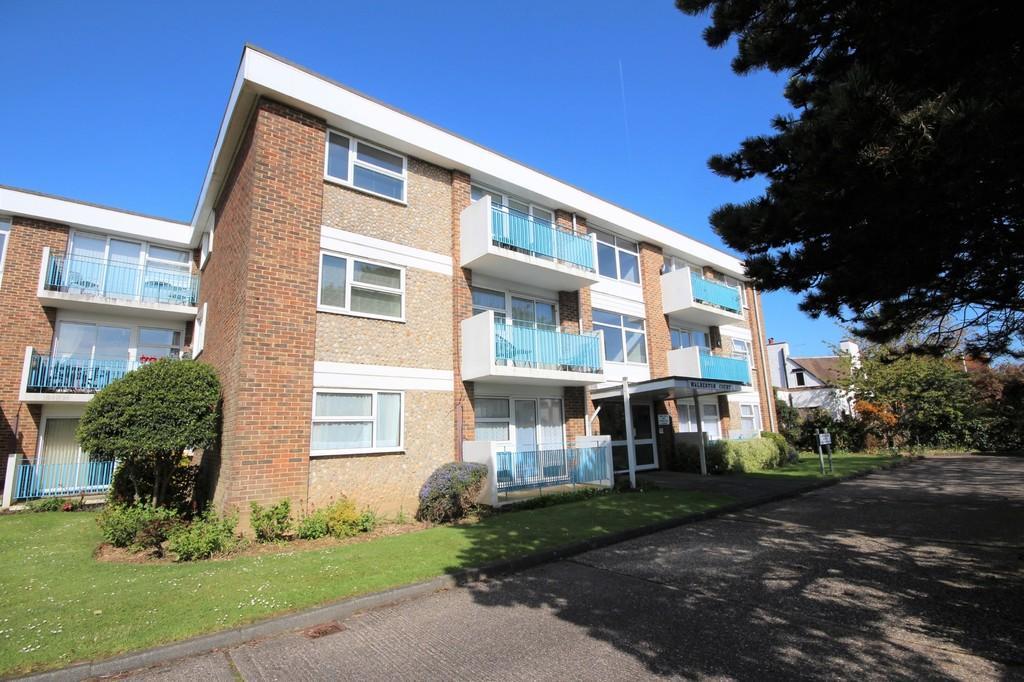 Wallace Avenue, Worthing BN11 2 bed flat £1,425 pcm (£329 pw)