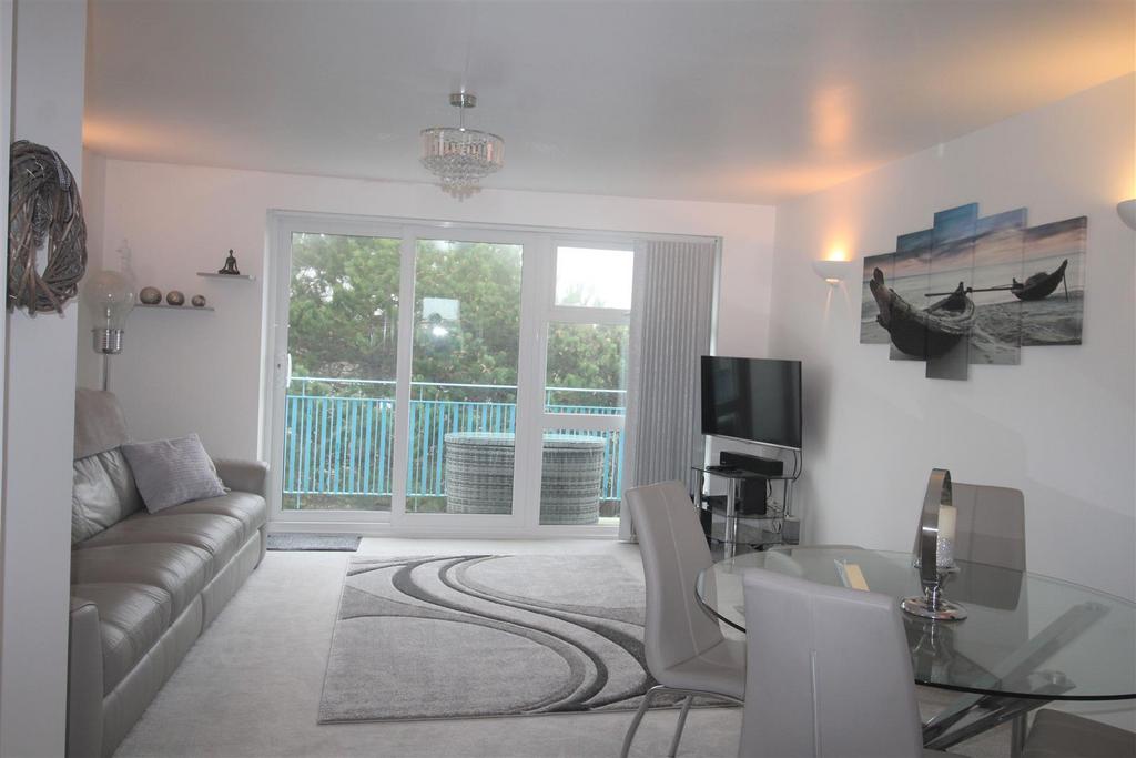 Wallace Avenue, Worthing BN11 2 bed flat £1,425 pcm (£329 pw)