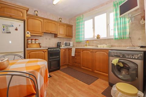 2 bedroom flat for sale, Fern Avenue, Fawdon, Newcastle Upon Tyne