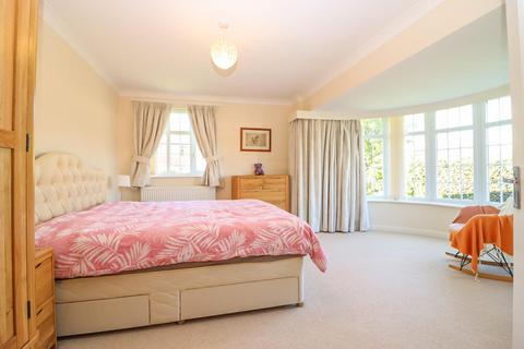 6 bedroom detached bungalow for sale - Glamis Avenue, Melton Park, Newcastle upon Tyne