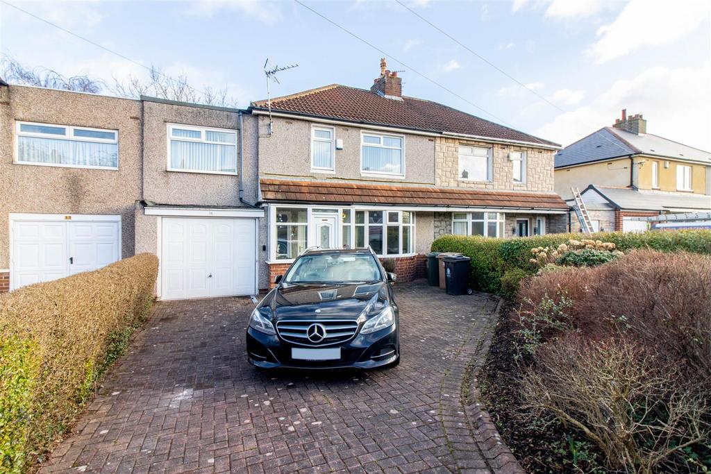 Mitford Gardens, Wideopen, Newcastle... 4 bed semidetached house for