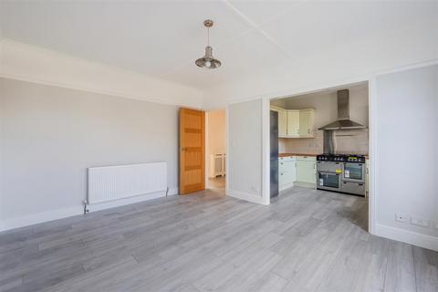4 bedroom detached house to rent - Winkworth Road, Banstead