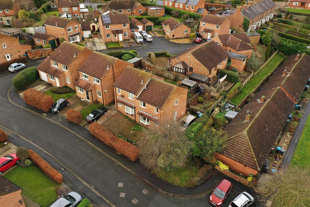Queen Annes Drive, Bedale 3 bed semidetached house for sale £200,000