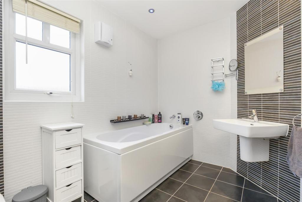 53 Clover Way Blairhall 64.jpg