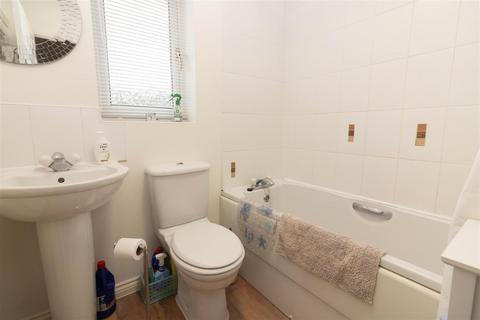 70 Forest Gate, Palmersville, Newcastle Upon Tyne, NE12 9EF