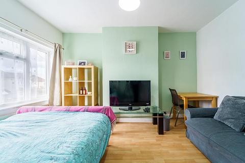 2 bedroom flat for sale - Greenway Gardens, Greenford