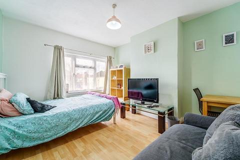 2 bedroom flat for sale, Greenway Gardens, Greenford