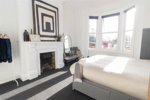 2 bedroom apartment for sale, Park Terrace, North Shields