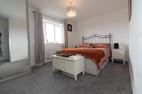 3 bedroom semi-detached house for sale - Winder Drive, Hazlerigg, Newcastle Upon Tyne