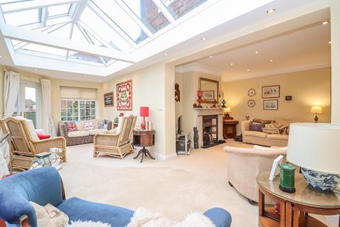 5 bedroom link detached house for sale, Queensway, Gosforth, Newcastle Upon Tyne