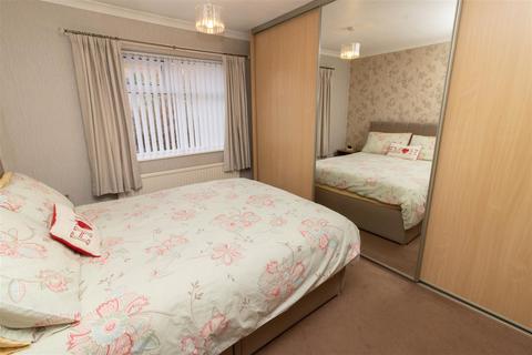 2 bedroom semi-detached bungalow for sale - Ottercap Close, Dumpling Hall, Newcastle Upon Tyne