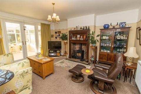 2 bedroom semi-detached bungalow for sale - Marshmont Avenue, Tynemouth, North Shields