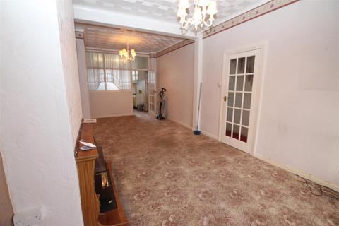 83 Henniker Gardens, London, E6 3HT