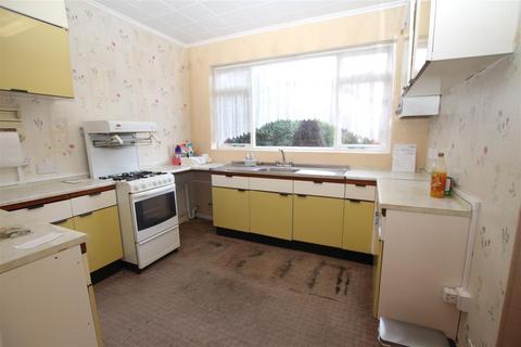 83 Henniker Gardens, London, E6 3HT