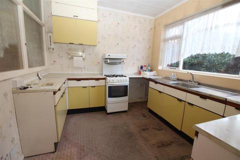 83 Henniker Gardens, London, E6 3HT