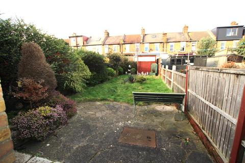 83 Henniker Gardens, London, E6 3HT