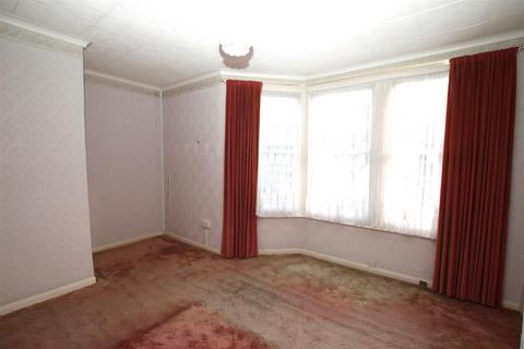 83 Henniker Gardens, London, E6 3HT