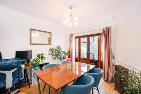 12 Mount Avenue, London, E4 6SY