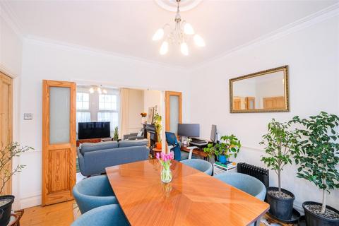 12 Mount Avenue, London, E4 6SY