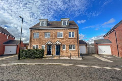 3 bedroom townhouse for sale, Hall Drive, Newcastle Upon Tyne