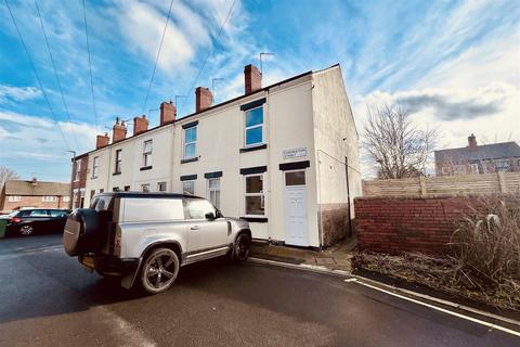2 bedroom end of terrace house to rent, Coronation Street, Wakefield WF3