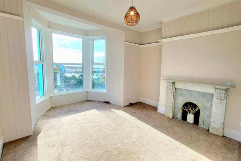 1 bedroom flat for sale, 18 Marine Parade, Barmouth