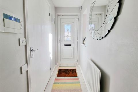3 bedroom semi-detached house for sale - Epsom Close, Rushden NN10