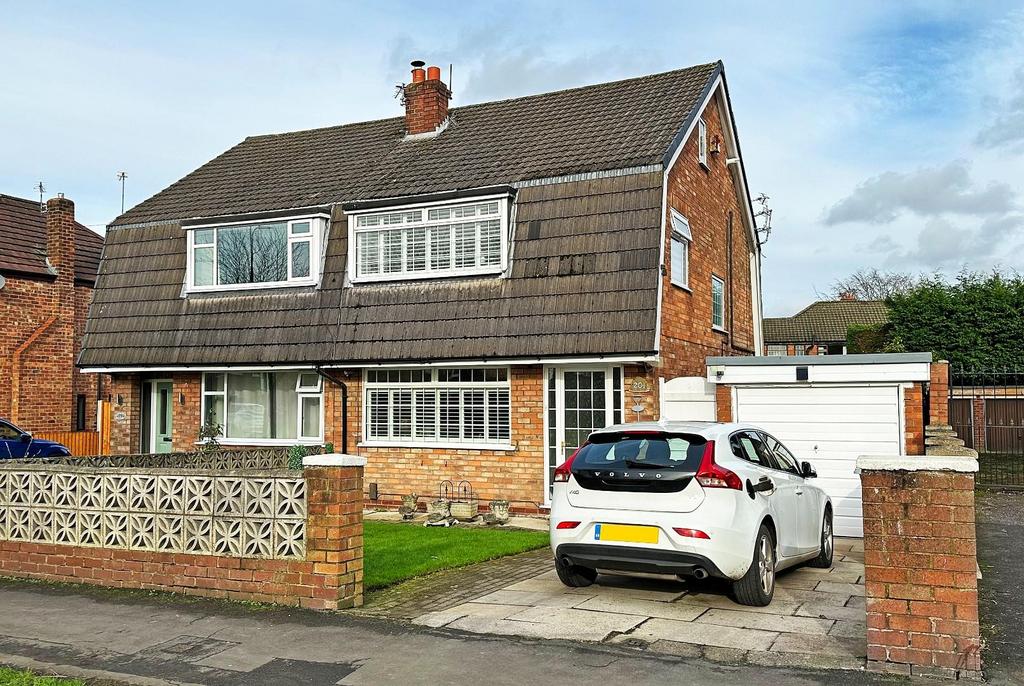 Woodhouse Lane East, Timperley 3 bed semi-detached house for sale - £ ...