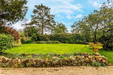 20 Holland Road, Oxted, RH8 9BN