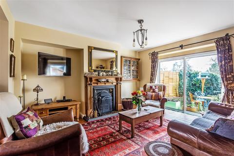 20 Holland Road, Oxted, RH8 9BN