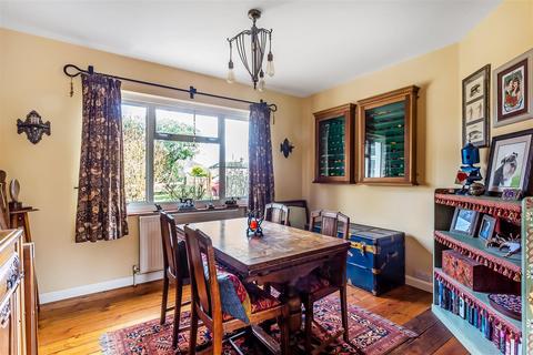 20 Holland Road, Oxted, RH8 9BN