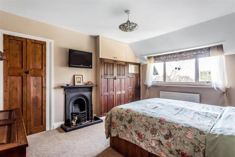 20 Holland Road, Oxted, RH8 9BN