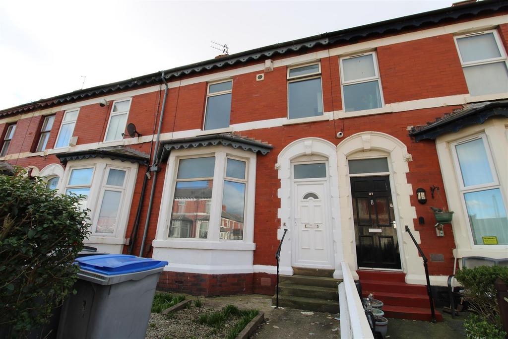39 Egerton Road, Blackpool Property £375 pcm (£87 pw)