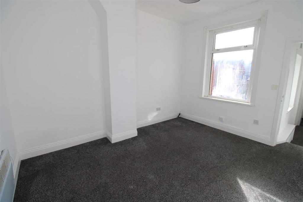 39 Egerton Road, Blackpool Property £375 pcm (£87 pw)