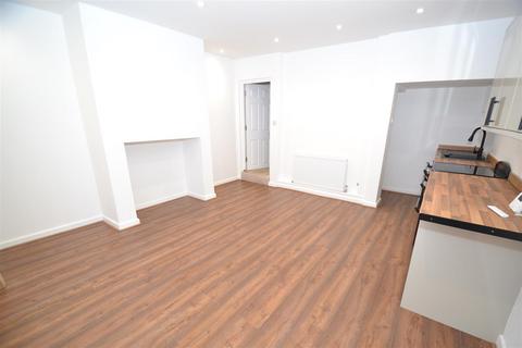 757 Wakefield Road, Bradford, BD4 7PT