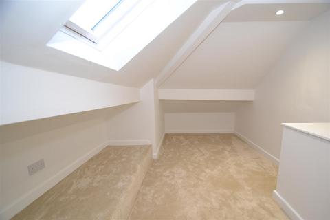 757 Wakefield Road, Bradford, BD4 7PT