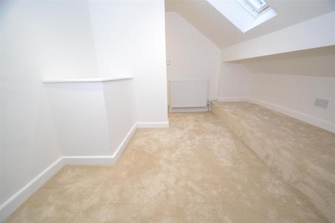 757 Wakefield Road, Bradford, BD4 7PT